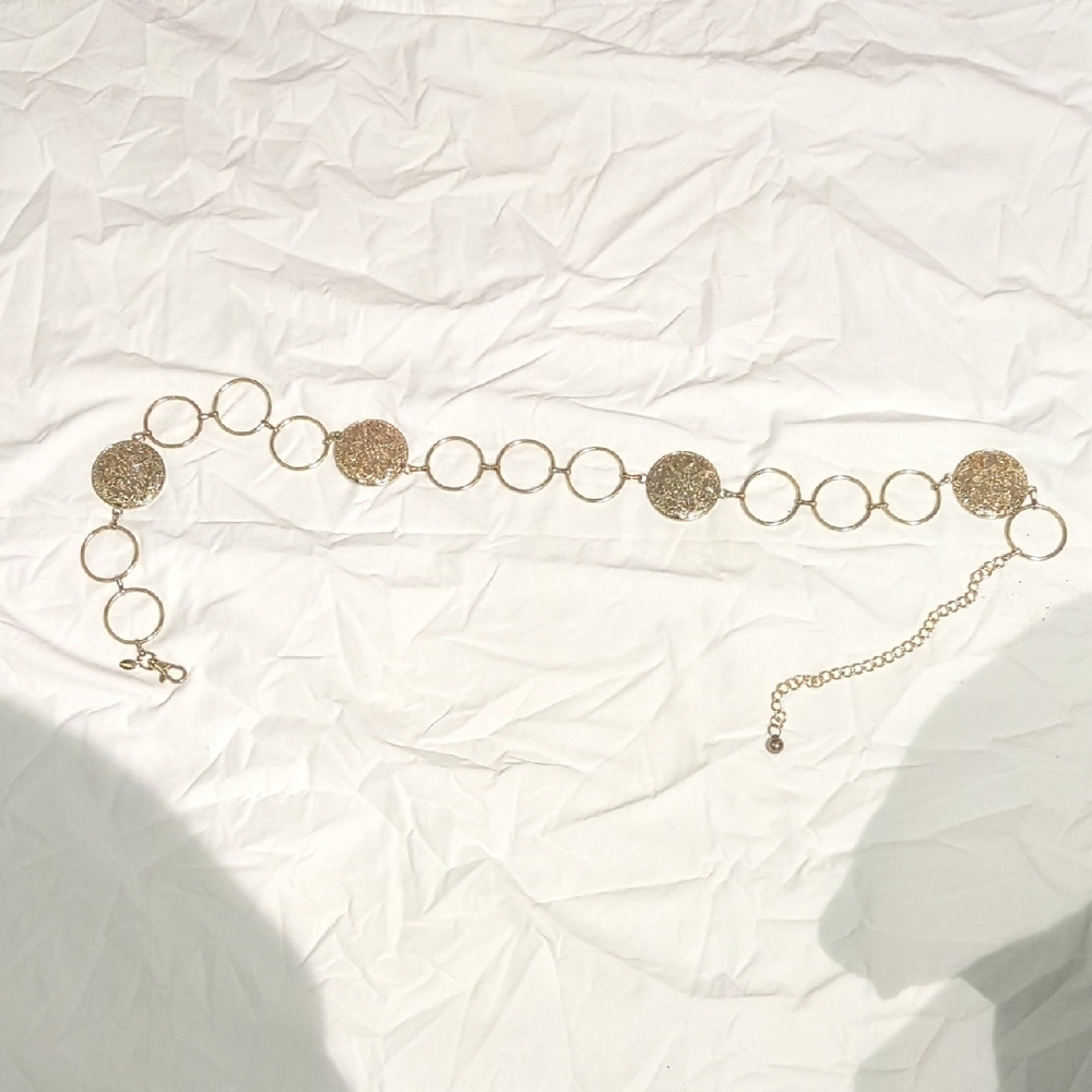 Elegant Gold Circle Link Belt